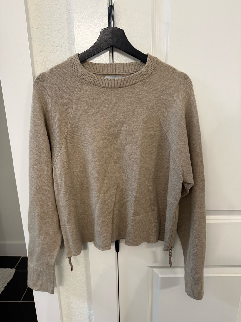 Women’s Crewneck Knit Sweater in Taupe